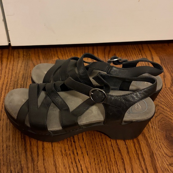 Dansko Women's Black Strappy Sandals Small Heel Comfort Leather size 37 - Picture 3 of 6
